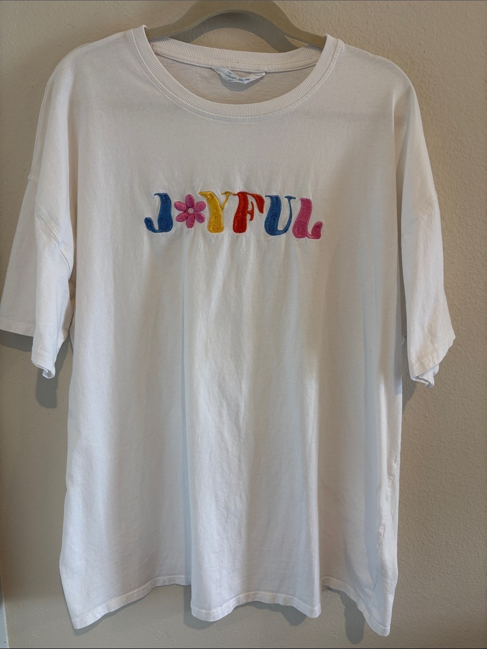 Embroidered White Tee 'JOYFUL'